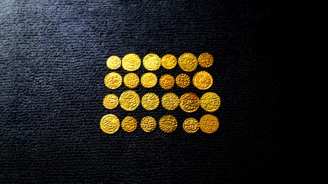 Foto: Koleksi Koin Emas di Era Sriwijaya Temuan Sungai Musi (114987)