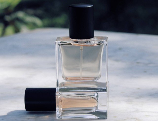 Ilustrasi rekomendasi parfum wanita lokal. Sumber: unsplash