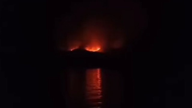 Tangkapan layar kondisi kebakaran di Pulau Rinca di akun sosial instagram @labuanbajo_info.  Foto: Fransiska Mariana Nuka/ANTARANEWS