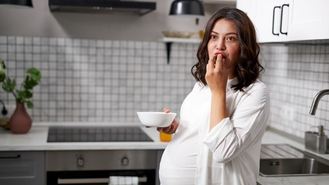 Perlukah Ibu Hamil Makan Dua Kali Lebih Banyak? (108357)