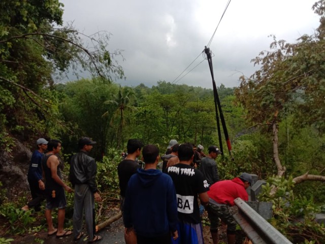 Bencana Banjir Hingga Tanah Longsor Melanda Kabupaten Kuningan ...