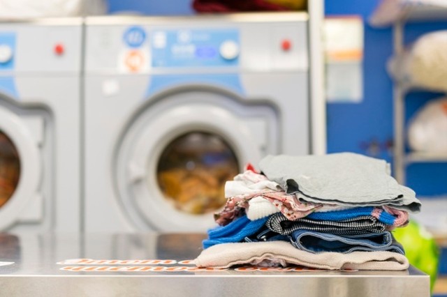 Usaha laundry adalah salah satu peluang bisnis yang menjanjikan. Foto: Freepik.com