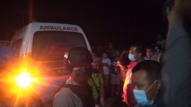 Tampak Ambulance mengevakuasi korban. Foto: Dokumen Polsek Sorong Timur
