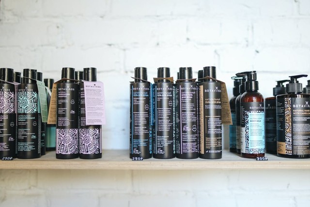 Ilustrasi rekomendasi shampo untuk rambut mengembang. Sumber: pexels