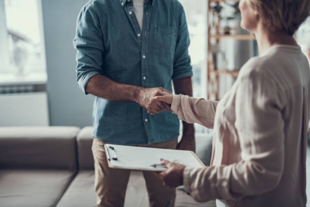Ilustrasi membuat contoh surat izin usaha. Foto: Pexels