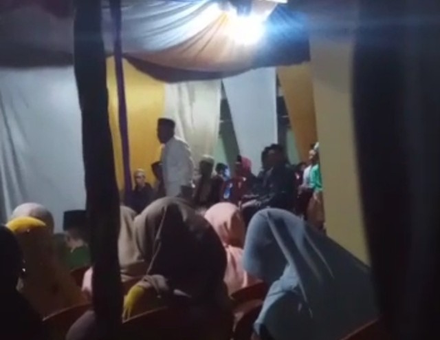 Tangkap layar video viral seorang warga marahi penceramah di Majalengka, Jawa Barat, yang viral tersebar di WhatsApp. FOTO: Erick Disy/CIREMAITODAY