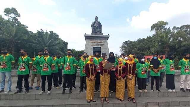 Puluhan pemuda mendeklarasikan dukungan kepada GPH Paundrakarna Sukmaputra Jiwanegara untuk dinobatkan sebagai Mangkunegara X. FOTO: Agung Santoso