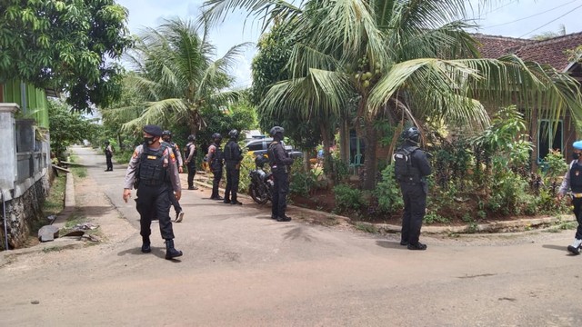 Densus 88 Antiteror Kembali Geledah Rumah di Lampung, Sita Ratusan Kotak Amal (1)