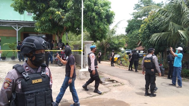 Densus 88 Antiteror Kembali Geledah Rumah di Lampung, Sita Ratusan Kotak Amal (2)