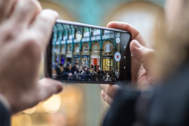 Cara Menggabungkan 2 Video Menjadi 1 Layar di Android. Sumber foto: Unsplash