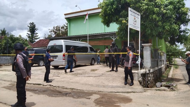Densus 88 Antiteror Kembali Geledah Rumah di Lampung, Sita Ratusan Kotak Amal (3)