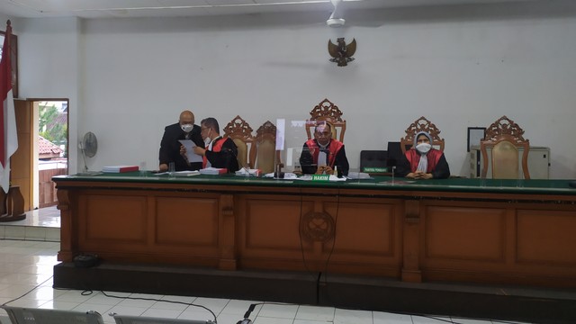 Sidang vonis anak dari Bupati Kabupaten Bandung Barat Aa Umbara Sutisna, Andri Wibawa, di Pengadilan Negeri (PN) Bandung, Kamis (4/11). Foto: Rachmadi Rasyad/kumparan