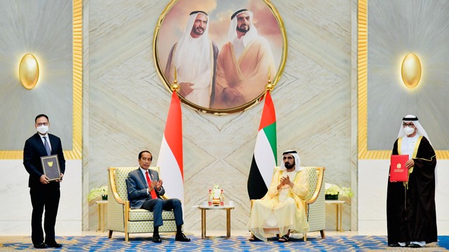Presiden Joko Widodo saat pertemuan bilateral dengan Perdana Menteri Persatuan Emirat Arab (PEA), di Dubai, Kamis (4/11). Foto: Laily Rachev/Biro Pers Sekretariat Presiden