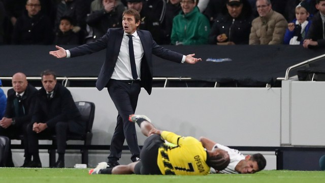 Antonio Conte di laga Tottenham Hotspur vs Vitesse. Foto: Reuters/Peter Cziborra