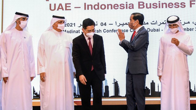 Presiden Jokowi (kedua dari kanan) hadiri Indonesia-Persatuan Emirat Arab (PEA) Investment Forum di Dubai, Kamis (4/11).  Foto: Dok. Rusman - Biro Pers Sekretariat Presiden