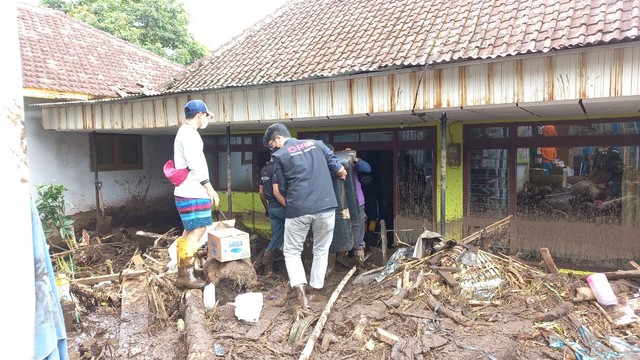 Kesaksian Warga Melihat Banjir Bandang Di Kota Batu | Kumparan.com