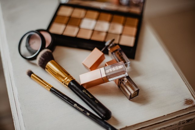 Ilustrasi make up murah untuk remaja. Sumber: pexels