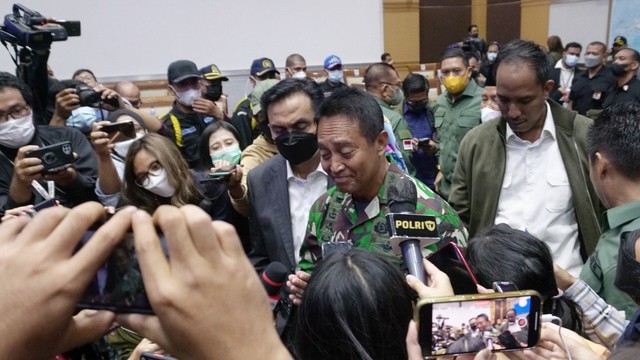 Jenderal TNI Andika Perkasa usai mengikuti uji kelayakan dan kepatutan calon Panglima TNI di Komisi I DPR, Kompleks Parlemen, Senayan, Jakarta, Sabtu (6/11).  Foto: Jamal Ramadhan/kumparan