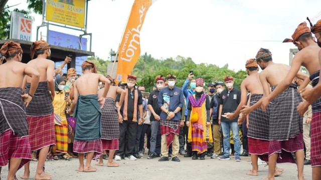 Meparekraf Sandiaga Uno mengunjungi Desa Wisata Senaru, Bayan, Kabupaten Lombok Utara, Nusa Tenggara Barat. Foto: Kemenparekraf RI