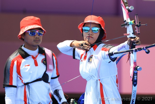 Tim beregu campuran panahan Indonesia, Riau Ega/Diananda Choirunisa, saat berlaga di Olimpiade 2020. Foto: Dok. NOC Indonesia