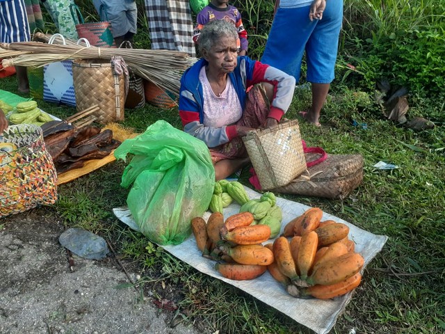 pisang tongkat langit yang dijual di pasar mambuni buni