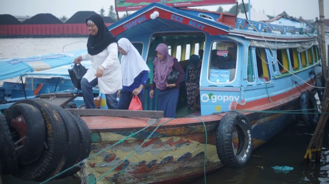 Kuliner lokal ala warung terapung sungai musi Palembang, Minggu (7/11) Foto: abp/Urban Id