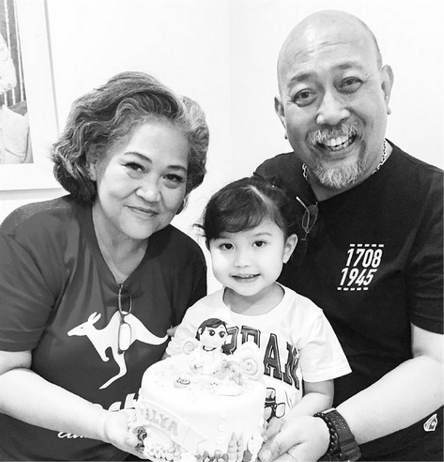 Kunjungi Makam Istri, Indro Warkop: Semoga di Akhirat Kita Bisa Saling Melayani (65317)