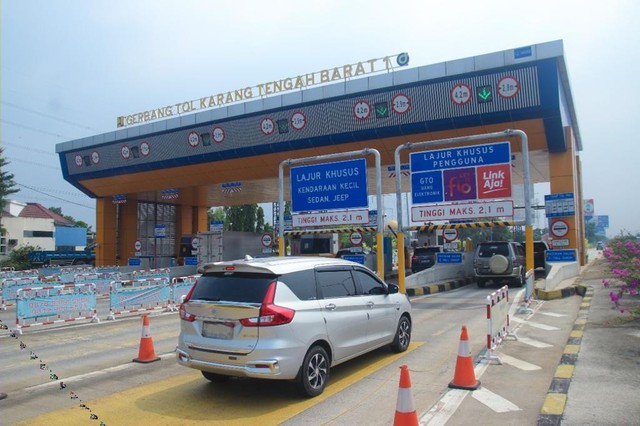 Gerbang Tol Karang Tengah Barat, Tangerang, di ruas Tol Cengkareng-Batuceper-Kunciran.  Foto: Dok. Jasa Marga