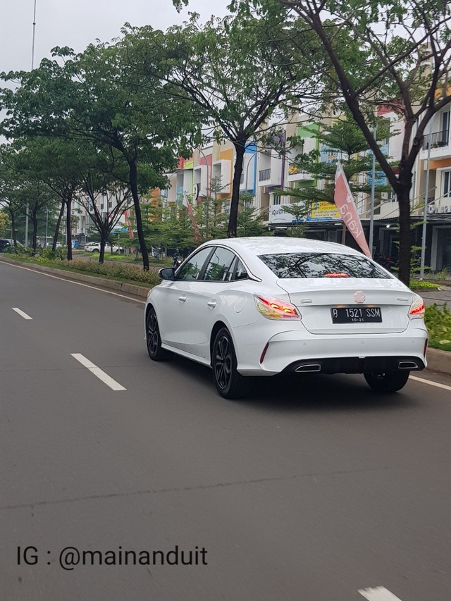 MG5 Sedan Tepergok Uji Jalan di Bekasi. Foto: dok. Instagram Mainanduit