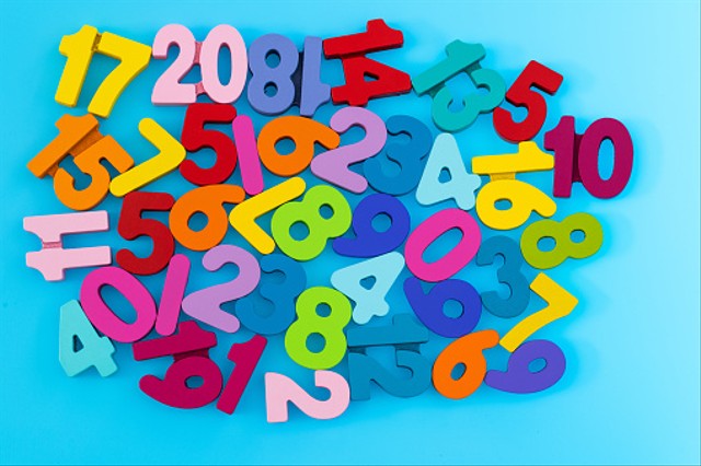 Ilustrasi perkalian 1 sampai 100 dalam matematika. Sumber: Unsplash