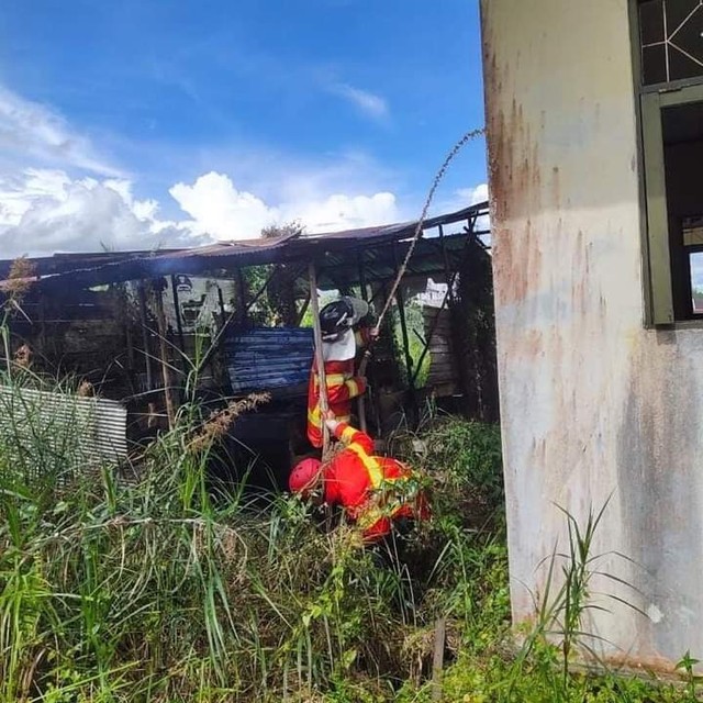 Bangunan Bekas Kantin Sekolah di SMP Negeri 11 Palangka Raya Terbakar (8203)