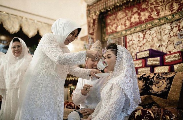 Nikita Willy Gelar Pengajian 4 Bulan Kehamilan dengan Adat Lampung (2)