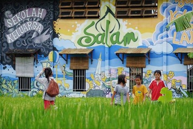 Gambar: Bangunan depan Sanggar Anak Alam, Yogyakarta