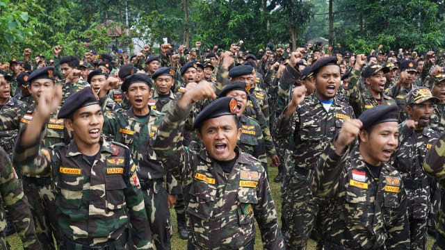 Ribuan Banser mengikuti acara 'Apel Kebangsaan dan Kemah Kemanusiaan' di Bumi Perkemahan Ragunan Jakarta Selatan, Selasa (18/4/2017). Foto: Aditia Noviansyah/kumparan