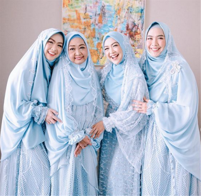5 Potret Shindy Putri Kakak Ria Ricis Yang Pesonanya Tak Kalah Curi Perhatian Kumparan Com