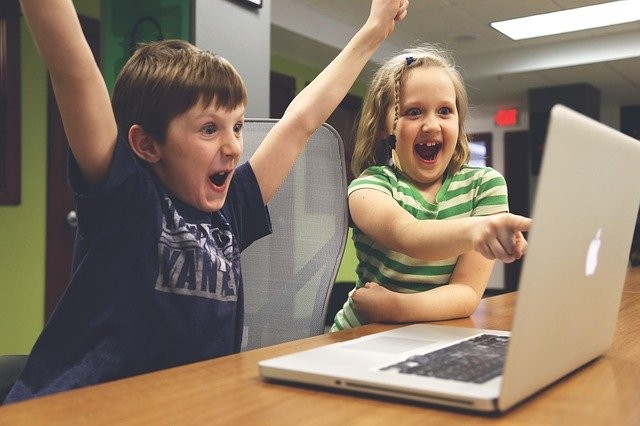 Ilustrasi penggunaan ICT dalam proses belajar. Foto: Pixabay