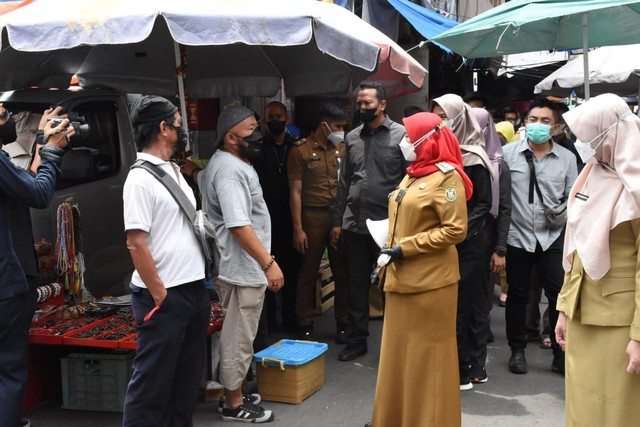 Wali Kota Bandar Lampung Blusukan Ajak Warga Ikut Vaksin di Simpur Center (7437)