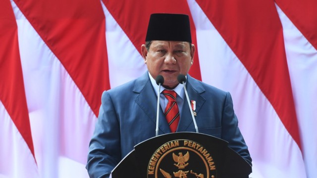 Menhan Prabowo dalam peresmian tugu api semangat Indonesia Merdeka Tidak Pernah Padam di Lapangan Bela Negara Kemhan, Jakarta. Foto: Lukas/Biro Pers Sekretariat Presiden