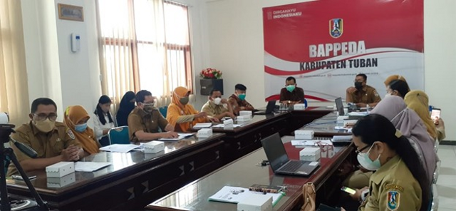 Suasan diskusi kelompok terarah mengenai Pengembangan Pariwisata Berbasis Masyarakat di Tuban Dok. PKEPK FEB UB