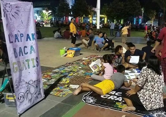 Kegiatan Pustaka Malam di Simpang Lima sebelum pandemi