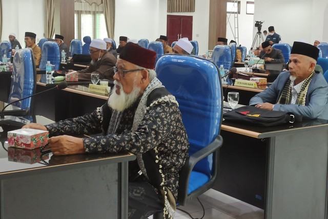 Sidang paripurna ke-VI tahun 2021 Majelis Permusyawaratan Ulama Aceh tentang rentenir dalam perspektif hukum Islam dan adat. Foto: Dok. MPU Aceh