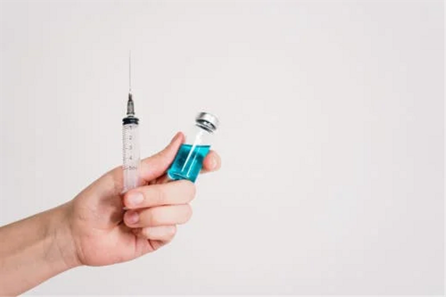 Vaksin Corona merupakan salah satu upaya untuk mencegah penularan penyakit Covid-19. Foto: Pexels.com