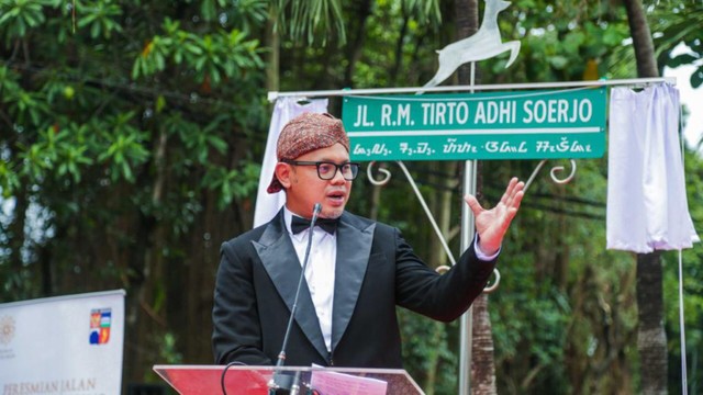 Wali Kota Bogor Bima Arya meresmikan nama Jalan RM Tirto Adhi Soerjo di kawasan Tanah Sareal, Kota Bogor, Rabu (10/11).  Foto: Dok Pemkot Bogor