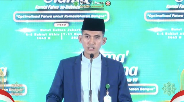 Asrorun Ni'am Sholeh, Ketua Majelis Ulama Indonesia (MUI) Bidang Fatwa pada penutupan Ijtima Ulama Ke-7 MUI, Kamis (11/11/2021). Foto: YouTube/MUI
