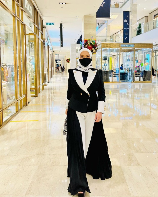 Siti Nurhaliza saat menghadiri Kuala Lumpur Fashion Week 2021 (Sumber: Instagram @ctdk)