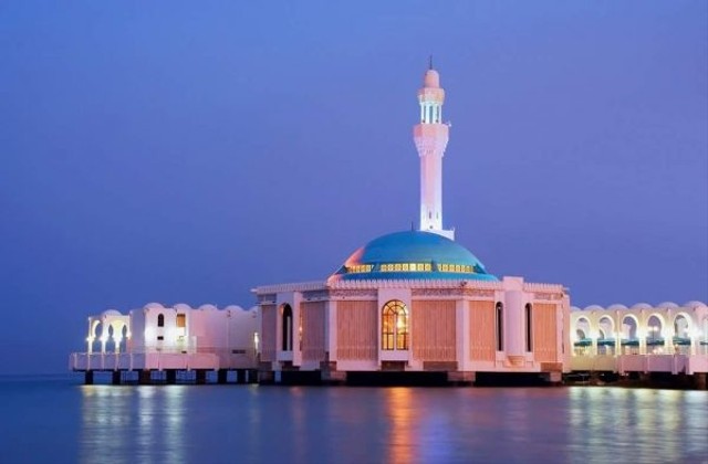 7 Potret Masjid Terapung Terindah di Dunia, Cantik Banget! (6)