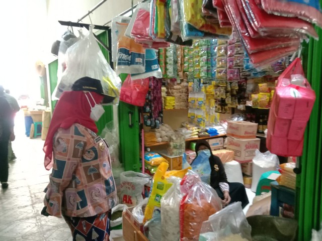 Tinjau Pasar Smep, Wali Kota Bandar Lampung Tanggapi Keluhan Pedagang  (1)