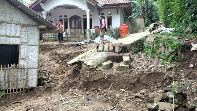 7 Rumah Warga Di Cianjur Rusak Akibat Bencana Tanah Bergerak, Ada Yang ...