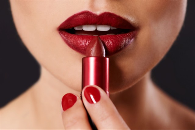 Ilustrasi Warna Lipstik untuk Kulit Kuning Langsat. Sumber: Unsplash.
