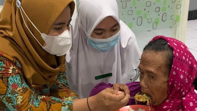 Viral Nenek Di Surabaya Hidup Dalam Lemari, Begini Nasibnya Kini ...